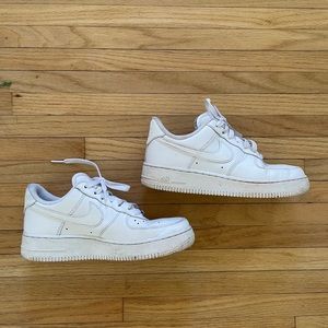 Women’s 7.5 Air Force 1’s All triple white.